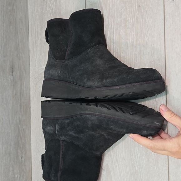 Ugg Australia Women's Black Suede Insulated Ankle Boots Wedge Shoes 10 - Picture 11 of 12